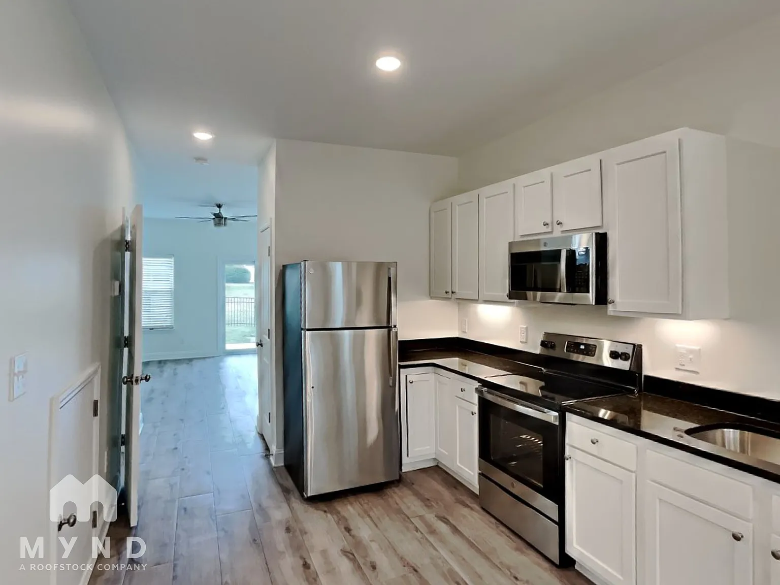 3 bed, 3.5 bath, 1547 sqft, $1,795 — Photo 3