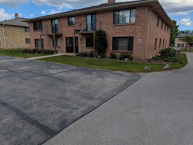 4225 N 104th St #3 — Photo 2