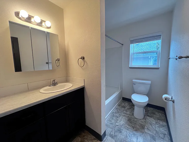 940 NW 7th Ave #10 — Photo 19