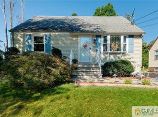 192 Old Rd, Sewaren, NJ 07077
