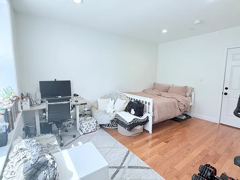 325 Newport Ave #22 — Photo 2