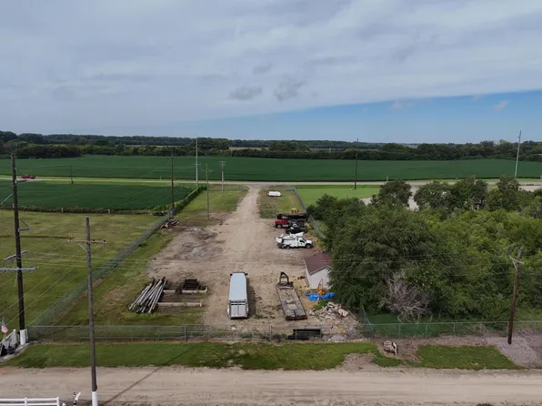 417 S 6th St, Clay Center, KS 67432