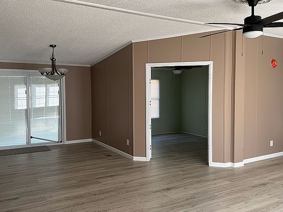 5th image of 211 Glenwood Dr