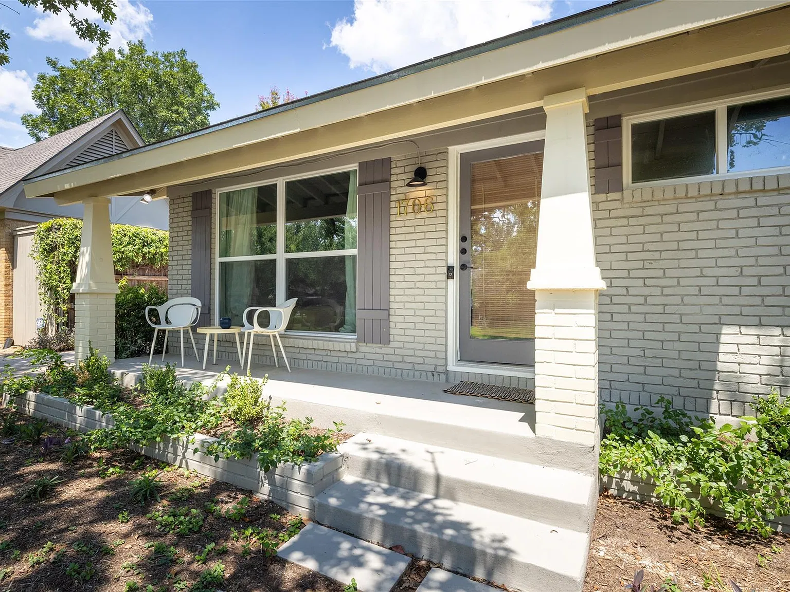2 bed, 1.0 bath, 1800 sqft, $2,950 — Photo 2