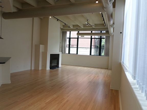 2nd image of 2600 N Southport Ave APT 101