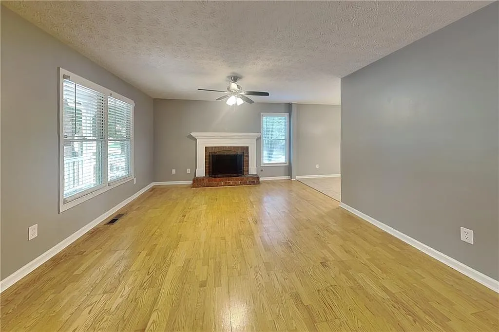 4 bed, 2.5 bath, 1746 sqft, $1,925 — Photo 3