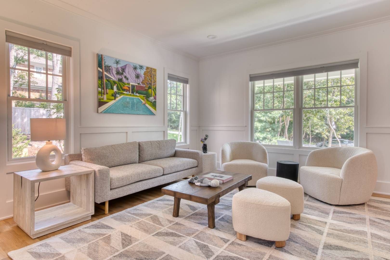  Multiple seating areas