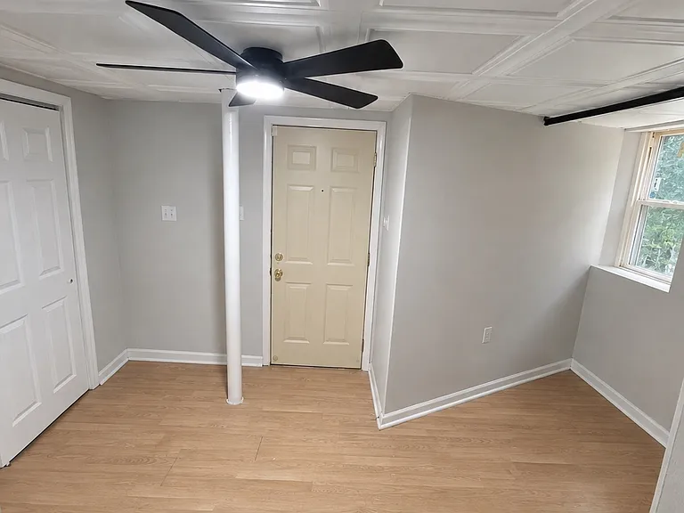 305 Memorial Dr #G — Photo 8