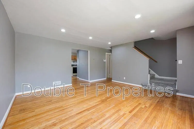 3 bed, 2.5 bath, 1240 sqft, $1,850 — Photo 3