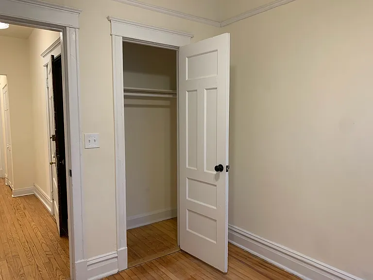 1039 W Barry Ave #2 — Photo 8