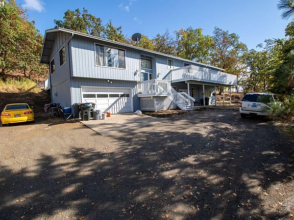 3rd image of 807 NE Garden Valley Blvd
