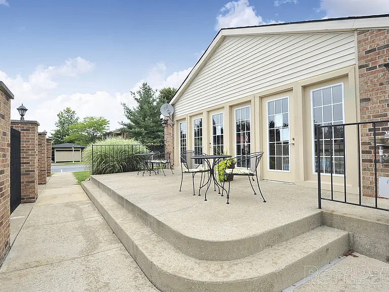 Golfview Apartments — Photo 17