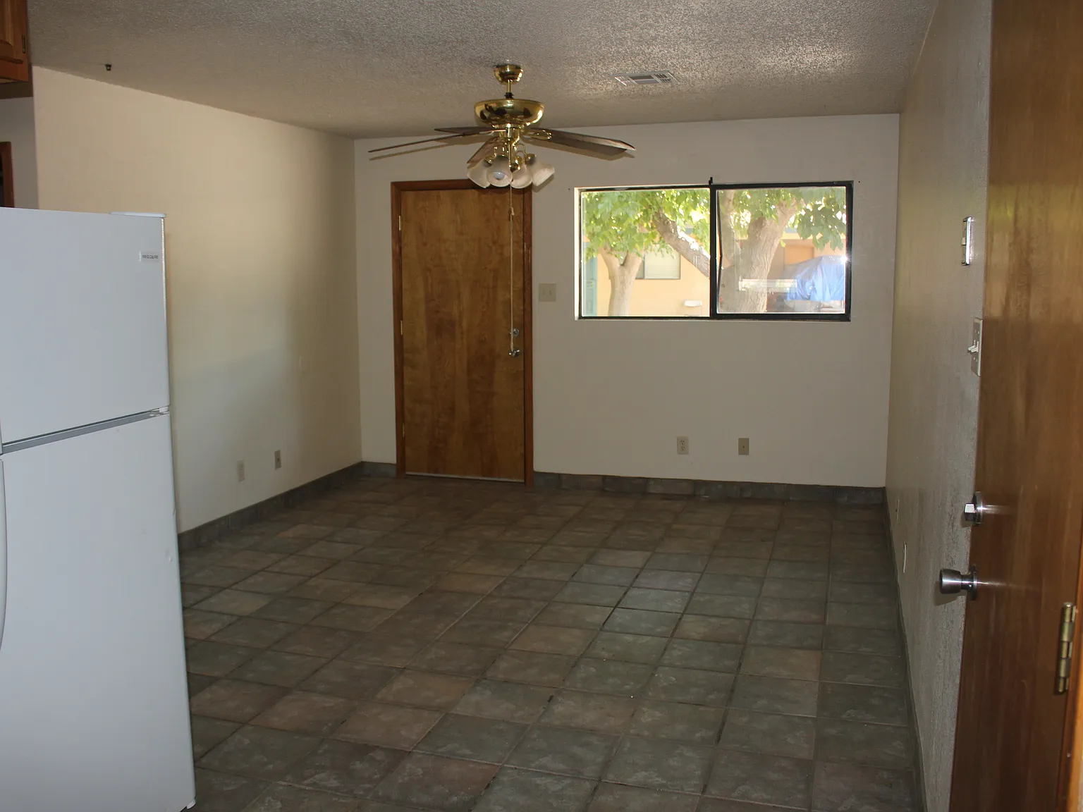 2 bed, $850 — Photo 4