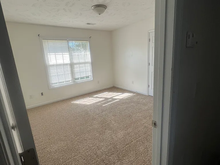 24 Sapphire Dr — Photo 15