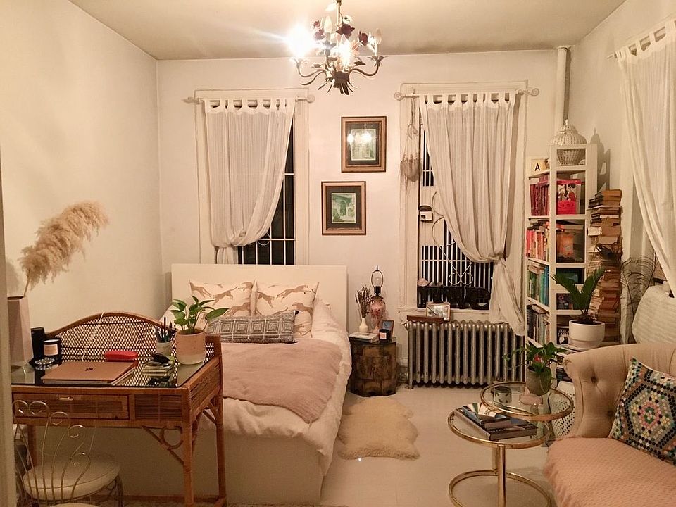 2nd image of 425 E 6th St APT 3C