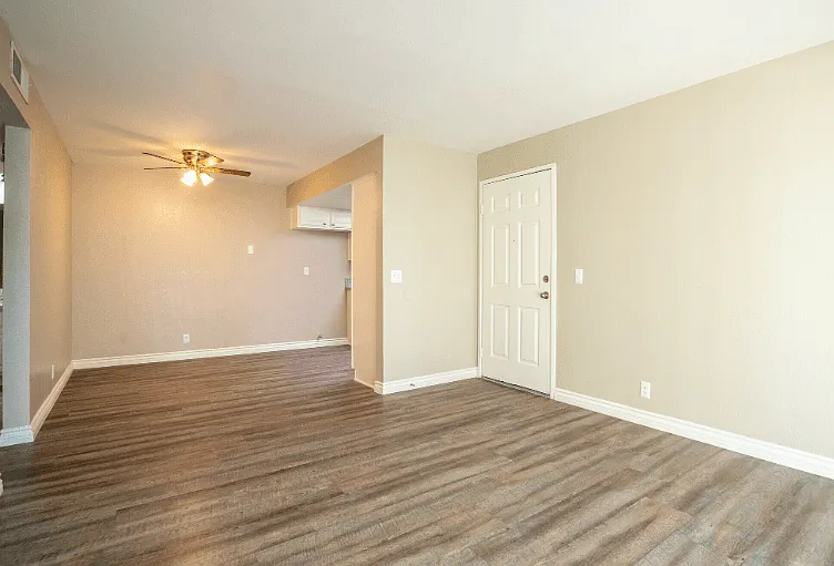 Raintree Apartments — Photo 18