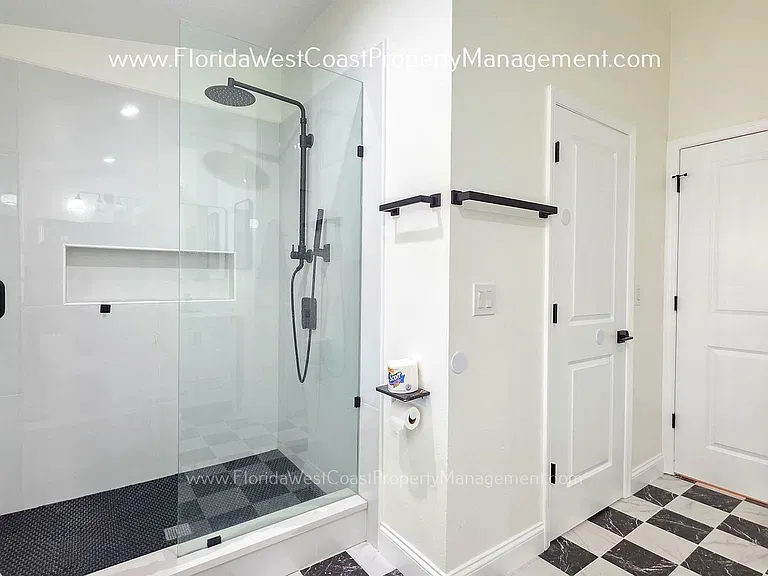 4667 Hamlets Grove Dr — Photo 27