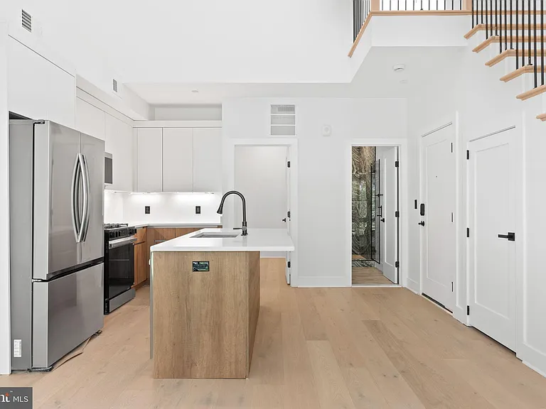 2504 41st St NW #9 — Photo 16