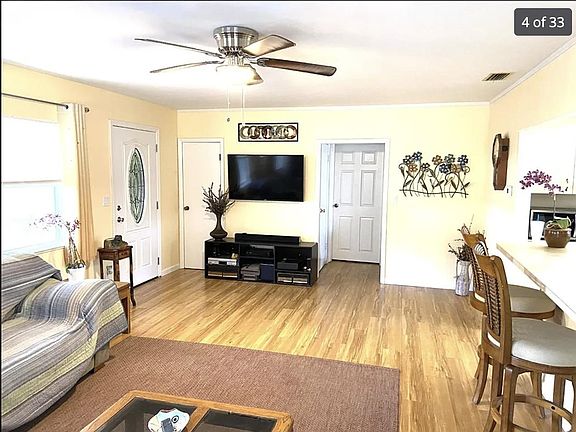 4th image of 176 44th Ct