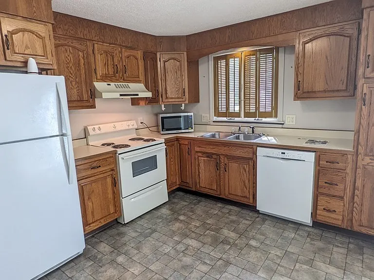 6 Mansion Woods Dr #A — Photo 22
