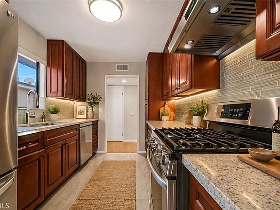 4th image of 1304 Stanley Ave APT 10