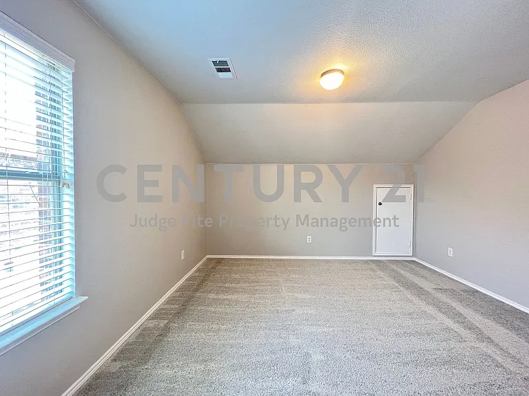 3104 Kennedy Dr — Photo 8