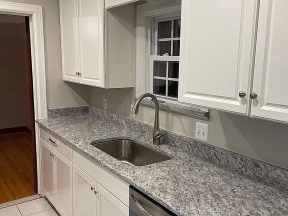 New granite kitchen with all new appliances