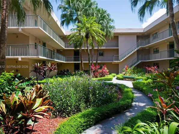 10525 SW 112th Ave APT 309, Miami, FL 33176