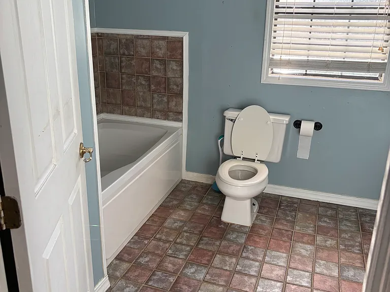 319 S Mount Pleasant Rd — Photo 5