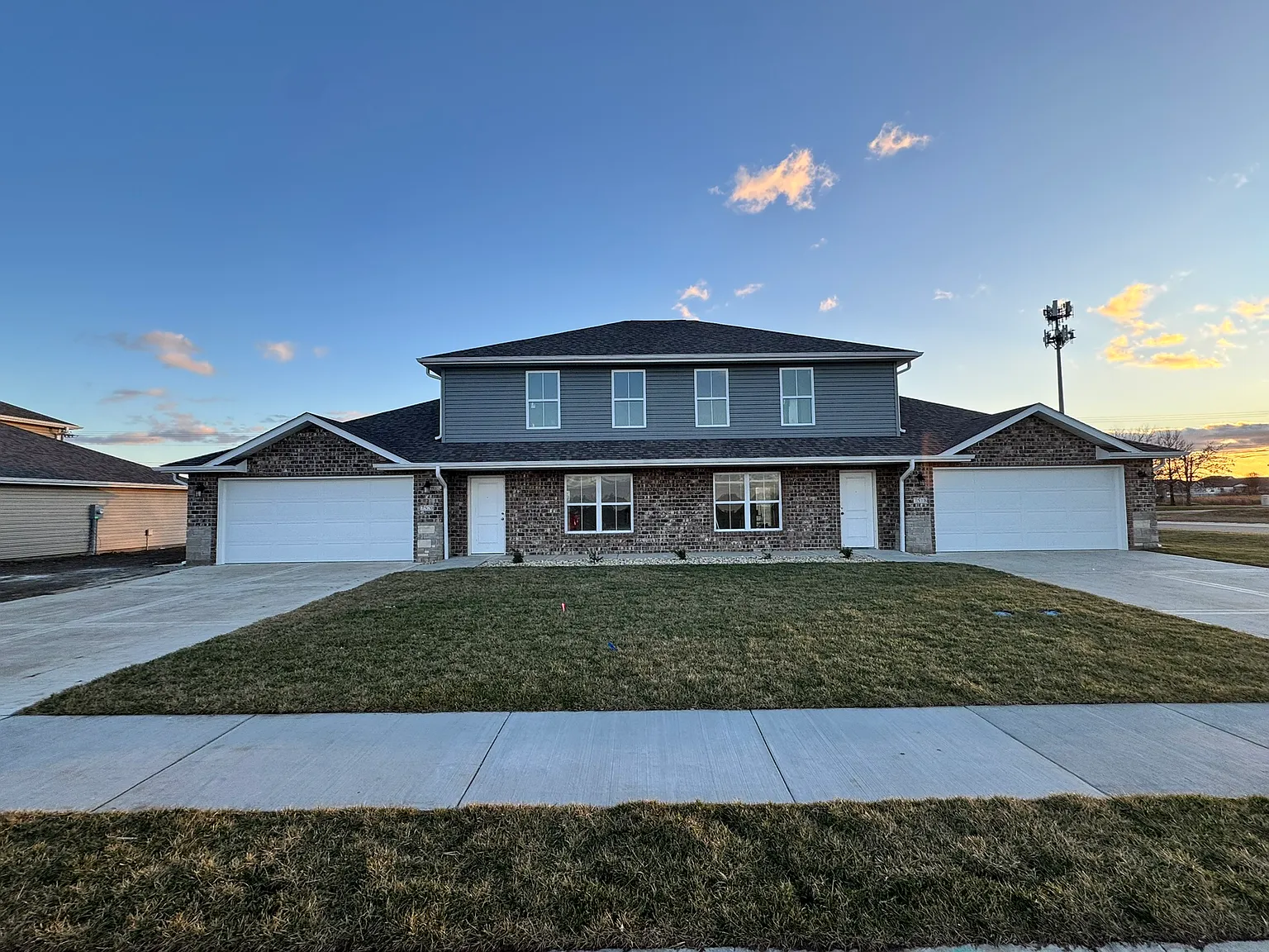 2 bed, 2.5 bath, 1440 sqft, $2,175 — Photo 1