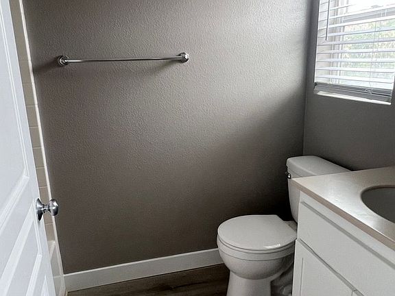 4th image of 4300 Newton Ave Unit 76