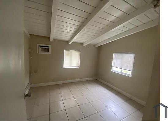 4th image of 1174 SW 30th Ave