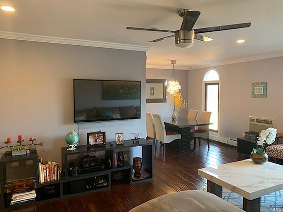 3rd image of 17 Granada Cres APT 8