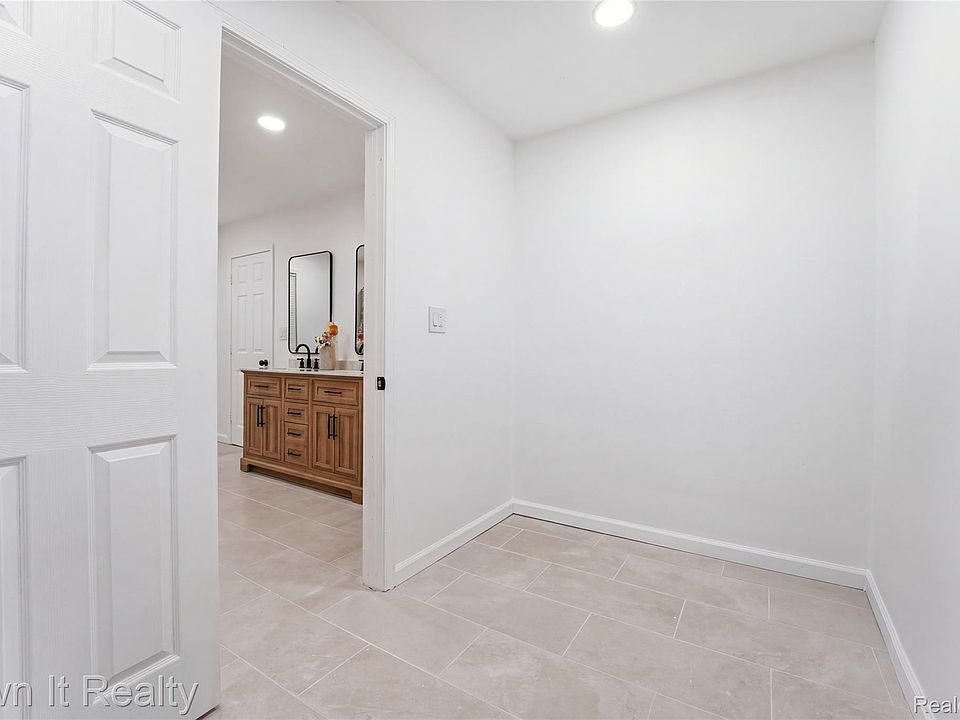16803 Lawton St, photo 28