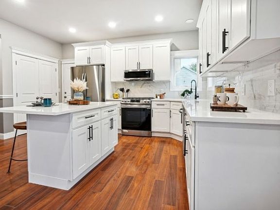 5th image of 80 Roseberry St
