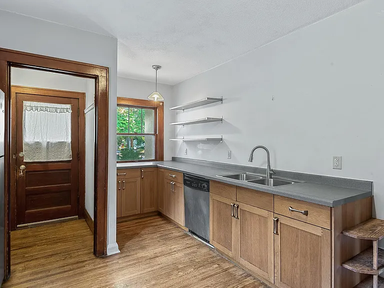 881 19th Ave SE — Photo 5