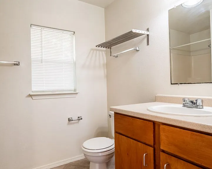 4704 Evans Ave — Photo 5