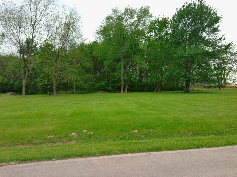 2nd image of 6 Hidden Meadow Ln