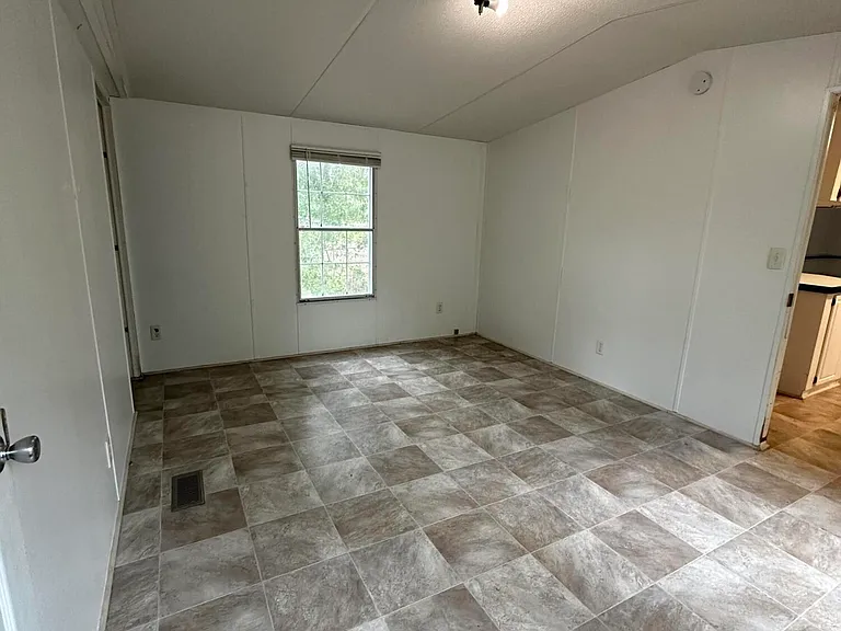 6343 Beloit Ave — Photo 9