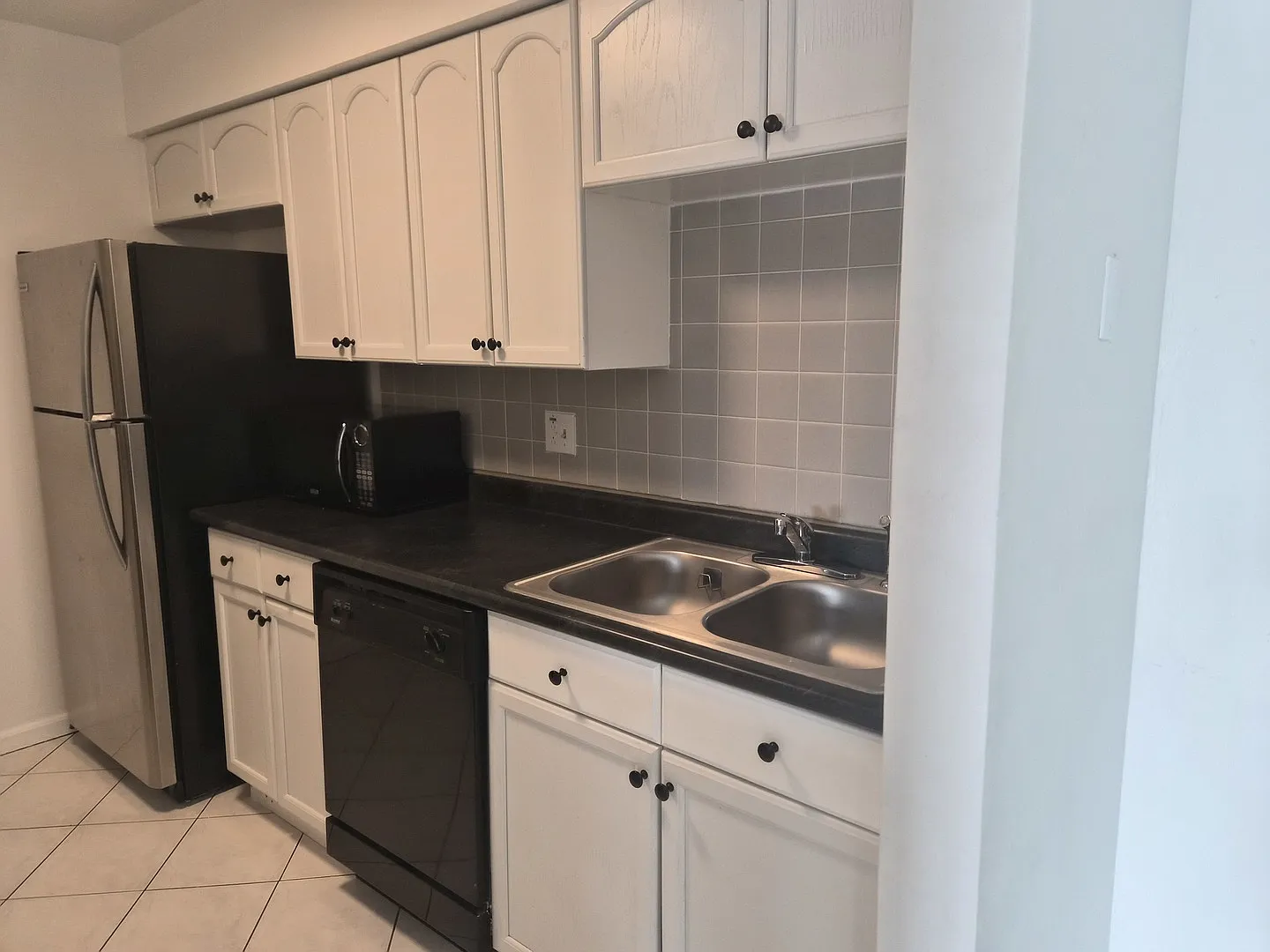 2 bed, 994 sqft, $2,200 — Photo 2