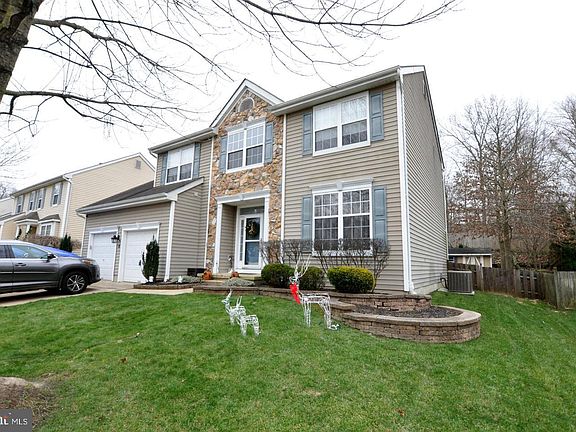 2nd image of 8 Greenbriar Ct