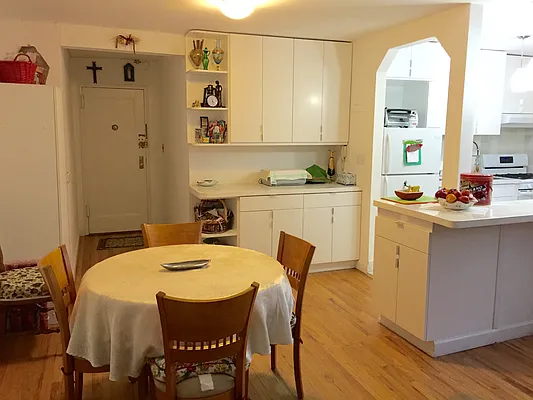 Sold by RE MAX Team | media 17