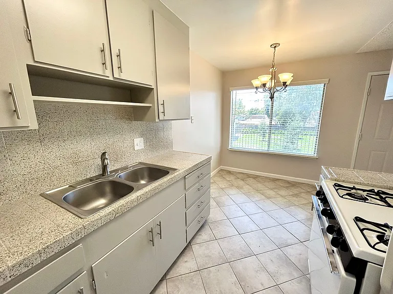Greenhaven Apartments ~ In the Heart of Sacramento's Pocket Neighborhood! — Photo 2