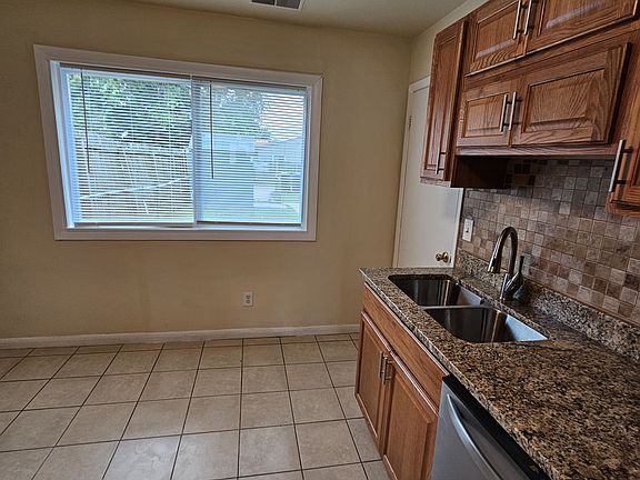 4th image of 965 S Club House Rd
