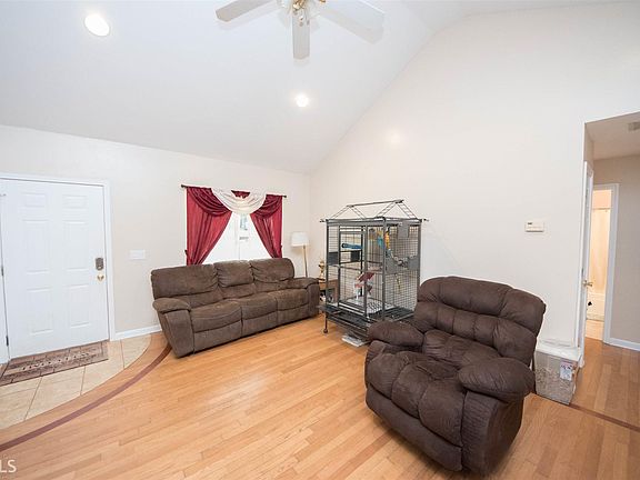 3rd image of 140 Lake View Dr