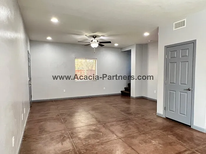 1421 N Belvedere Ave — Photo 6