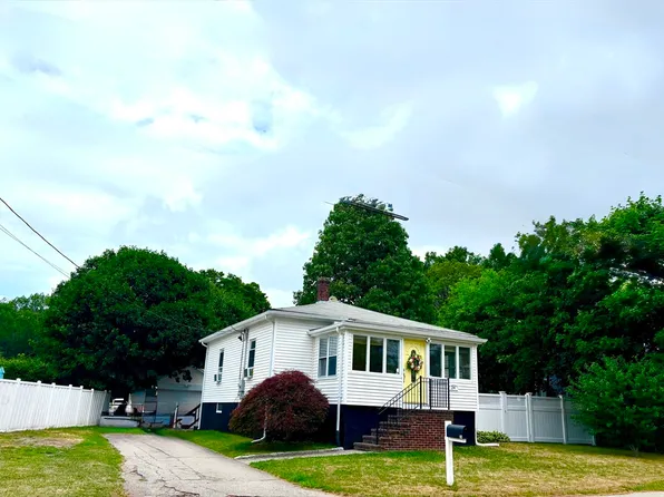 24 County St, Mansfield, MA 02048