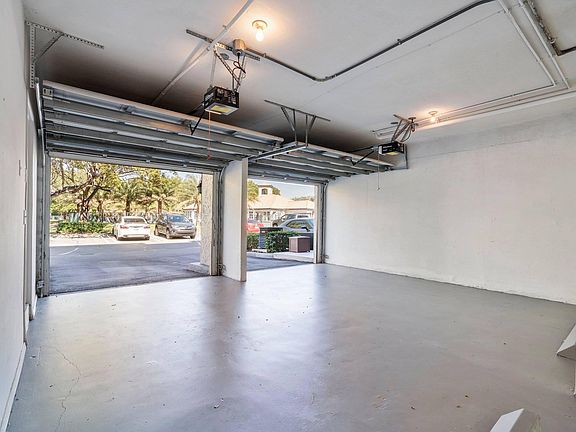 B2 Marseille - 3-Story Townhomes
