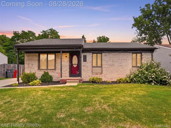 16127 Touraine Dr, Clinton Township, MI 48038