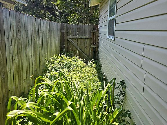 3rd image of 8630 Doris Ave